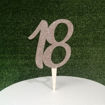 Immagine di Cake Topper in Legno Personalizzato con numero degli anni
