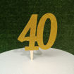 Immagine di Cake Topper in Legno Personalizzato con numero degli anni