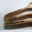 Immagine di Cucchiaio di Legno con scritta "Barbecue"