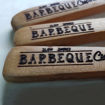 Immagine di Cucchiaio di Legno con scritta "Barbecue"