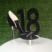 Immagine di Cake Topper in Legno con numero 18 con Décolleté