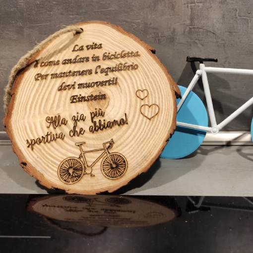 Immagine di Tronchetto Sotto Pentola in Legno con incisione Personalizzata