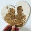 Immagine di Cuore in Legno con Foto Incisa
