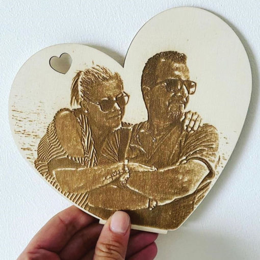 Immagine di Cuore in Legno con Foto Incisa